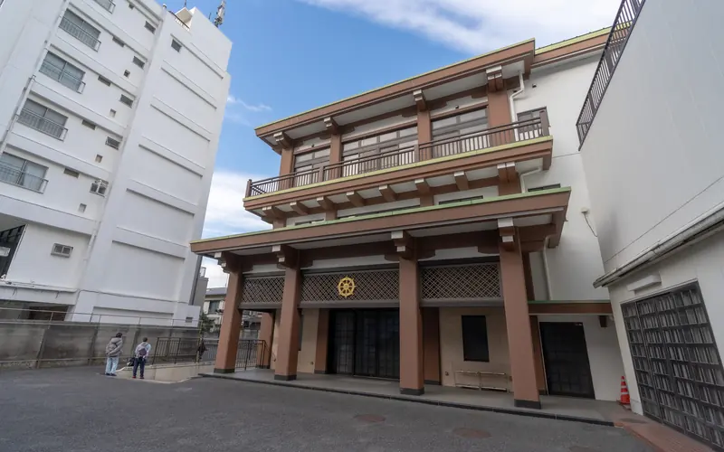 新井薬師寺 大悲殿の建物の外観（左から）