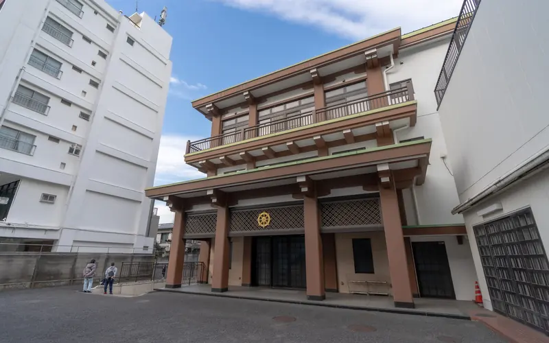新井薬師寺 大悲殿の建物の外観(左から)