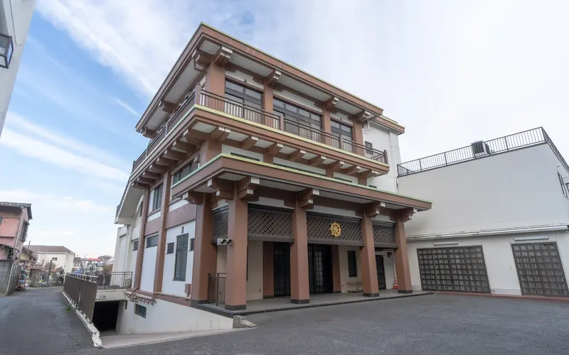 新井薬師寺 大悲殿の建物の外観（左斜め）