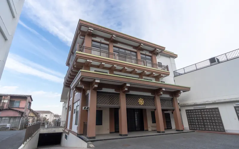 新井薬師寺 大悲殿の建物の外観(正面やや左)