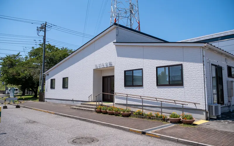 旭が丘会館の建物の外観（側面）