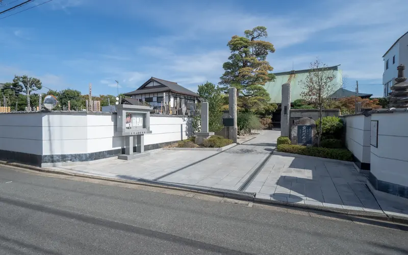 萬福寺会館の寺の入口(道路側)