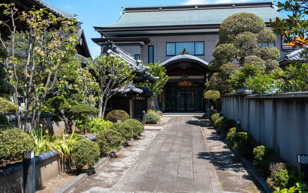 平等寺の外観