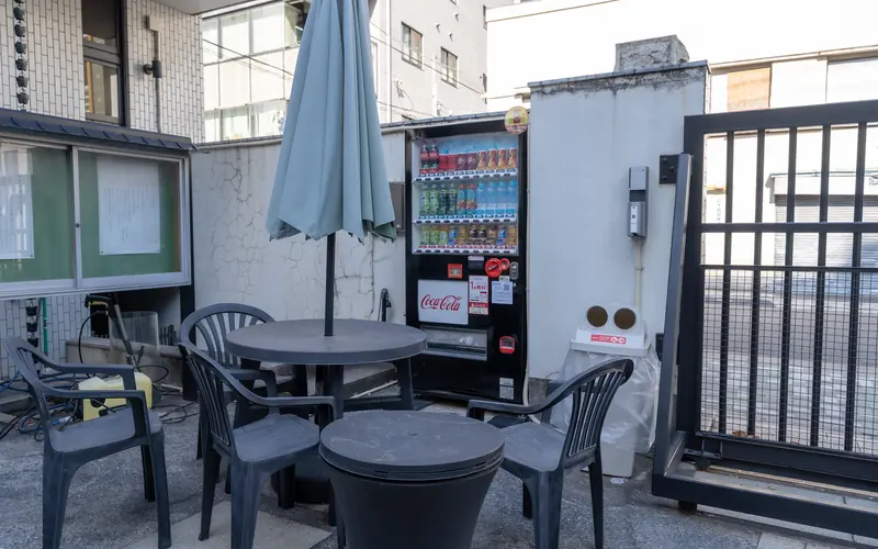 セレモニーホール浄念の自動販売機と屋外席