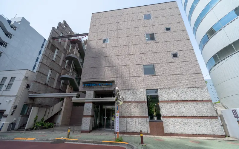 中央区立セレモニーホールの建物の外観(入口側)