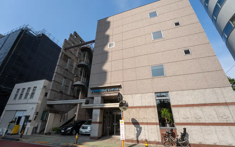 中央区立セレモニーホールの建物の外観(左から)