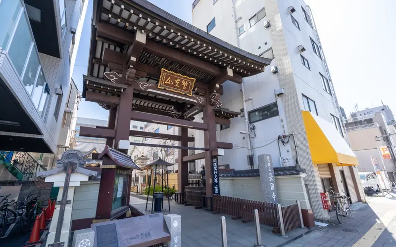 長國寺斎場の山門（長國寺）
