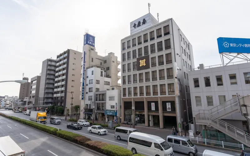 春慶寺の外観(やや斜め)