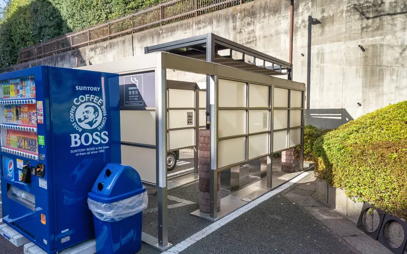 代々幡斎場の喫煙所と自動販売機