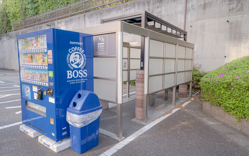 代々幡斎場の自動販売機(斜め近景)