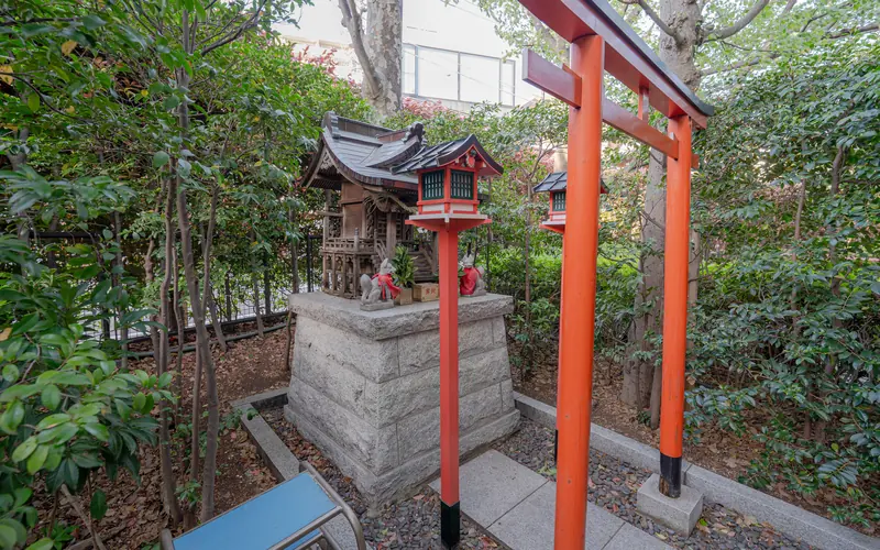 代々幡斎場の敷地内の小さな社