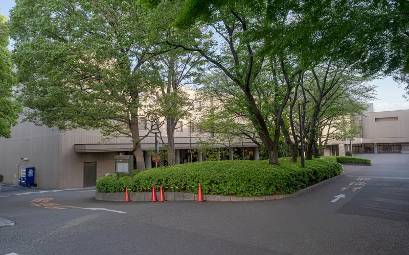 代々幡斎場の敷地入口付近の道路