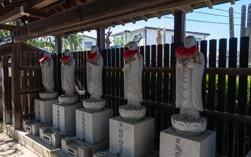 台雲寺会館の境内の地蔵