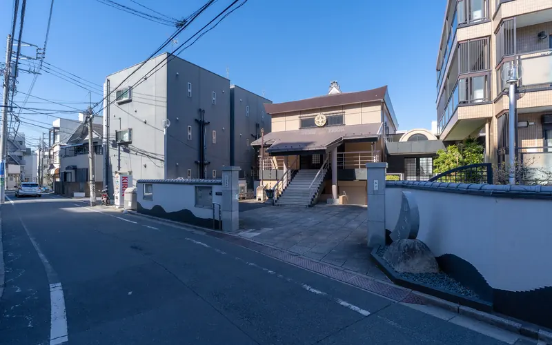 大善寺の外観(道路の手前から)