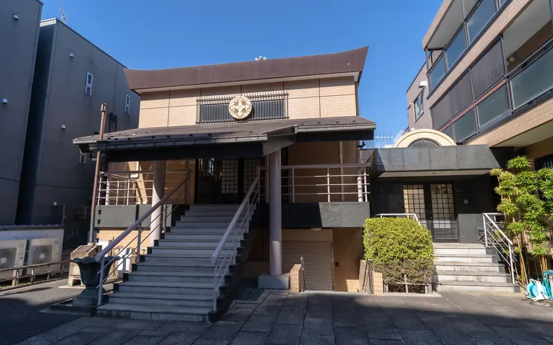 大善寺の本堂の正面（階段）