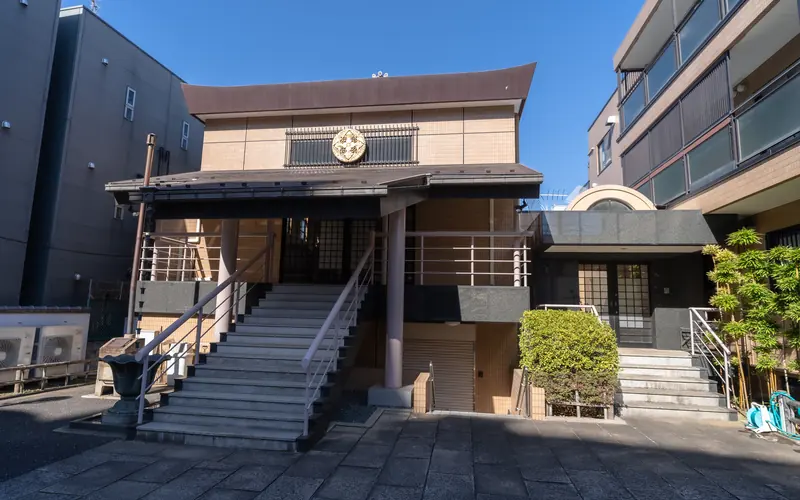 大善寺の本堂の正面（階段）