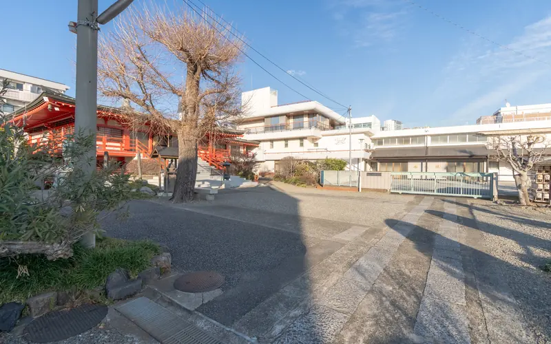 福寿院 西光殿の境内（砂利の広場）