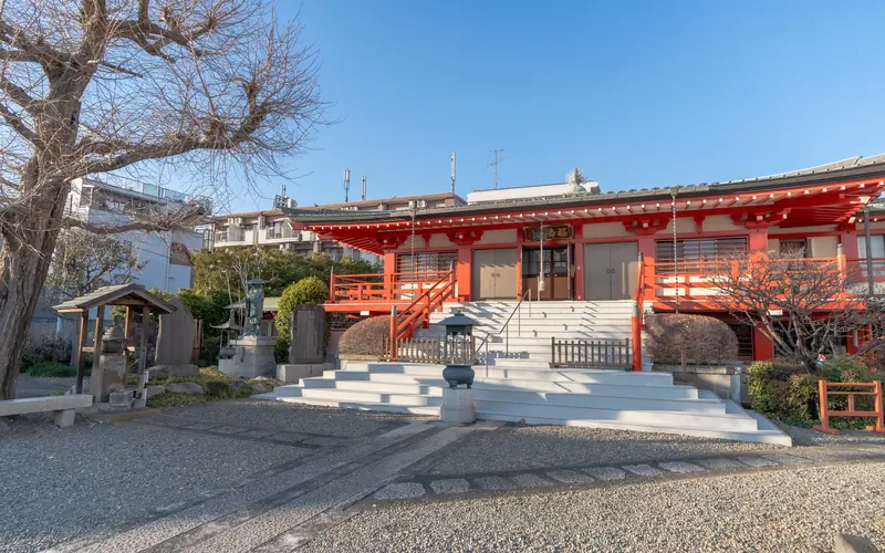 福寿院 西光殿の本堂と石段