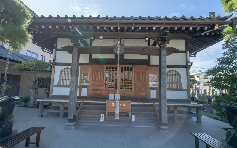 良観寺会館の本堂(正面)