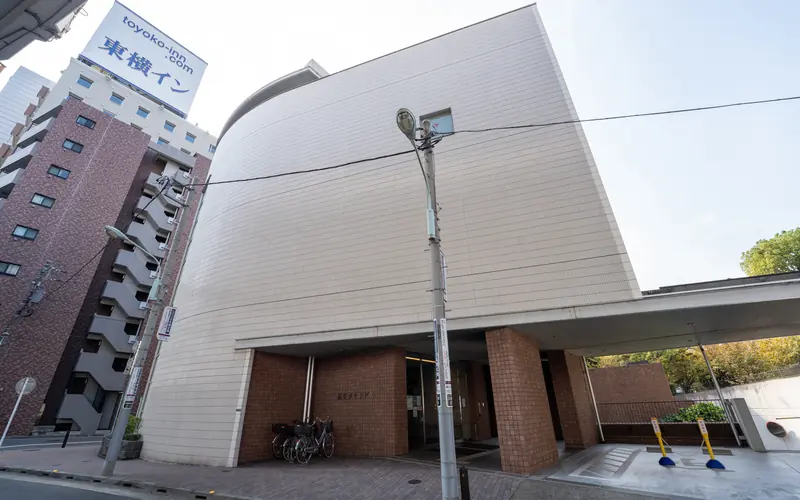 浜町メモリアルの建物の外観（入口側）