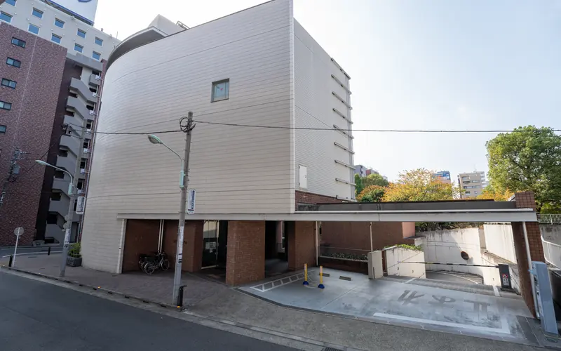 浜町メモリアルの建物の外観（駐車側）