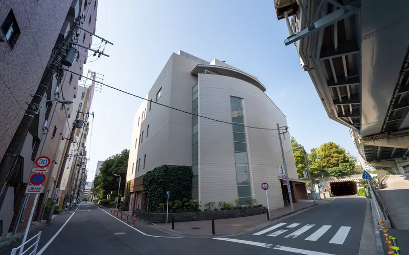 浜町メモリアルの建物手前の交差点