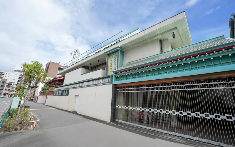 法乗院寿宝殿の建物の外観(道路側別カット)