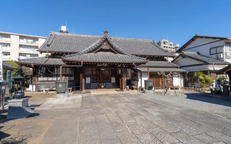 清岸寺会館の本堂（正面）