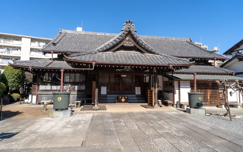 清岸寺会館の本堂（近景）