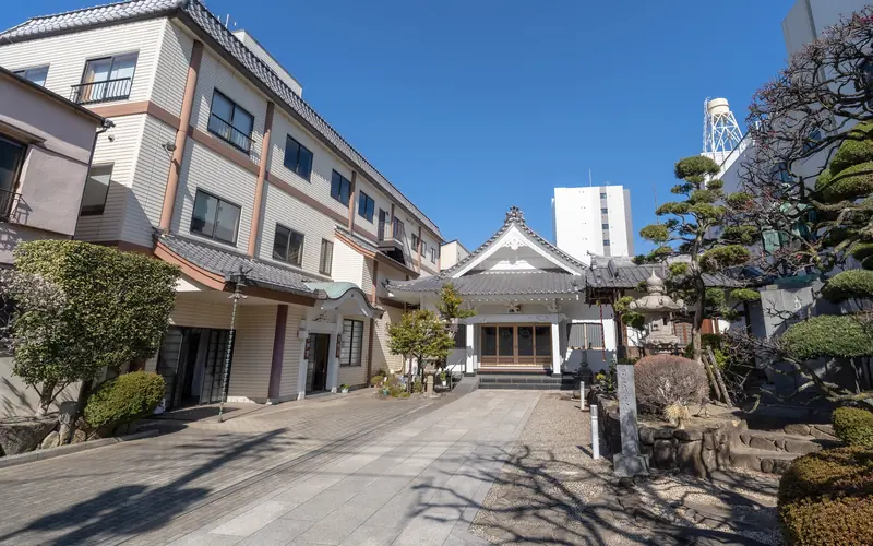 千松閣の参道と本堂(3)