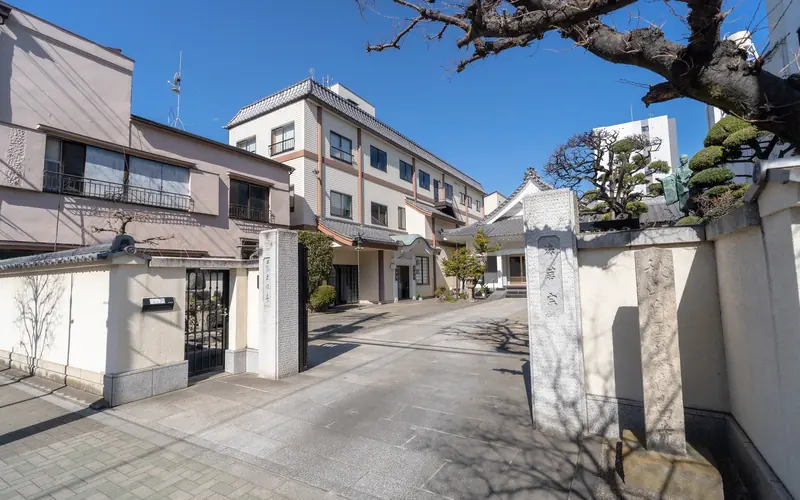 千松閣の門と建物(別カット)