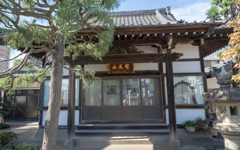 本蔵寺の本堂(正面近く)