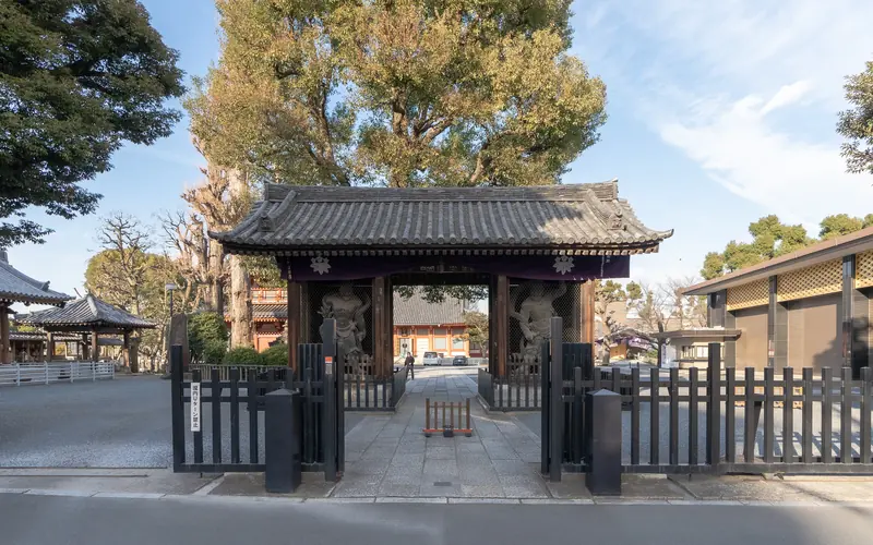 宝仙寺 大師堂の山門(正面から)