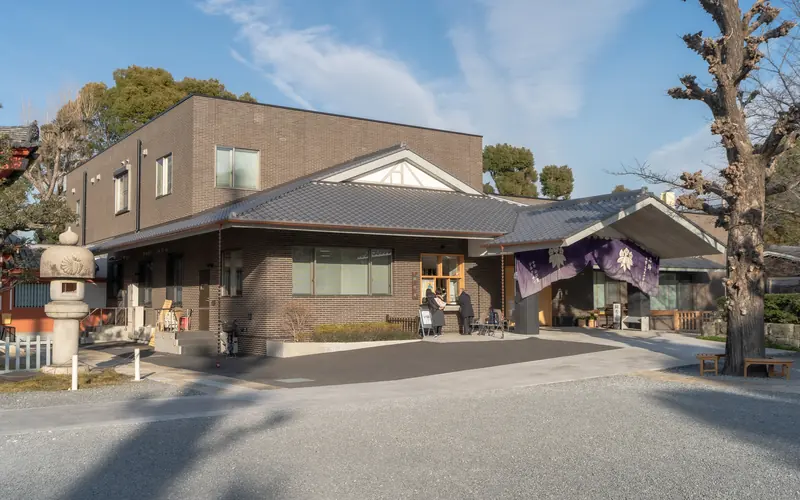 宝仙寺 大師堂の紫の幕のある入口