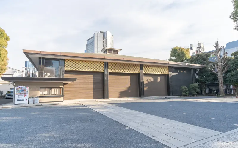 宝仙寺 大師堂の建物脇の自動販売機