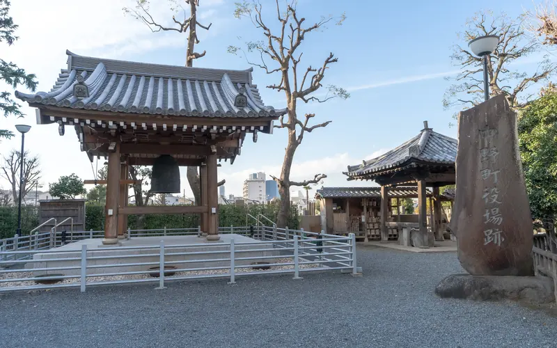 宝仙寺 大師堂の鐘楼(正面寄り)