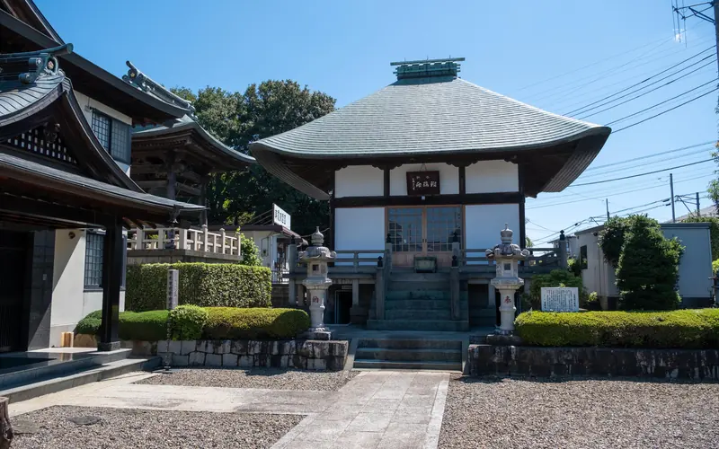 宝蔵寺の境内のお堂