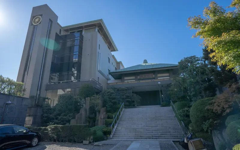 寂圓寺（法輪閣・至心閣）の階段と建物の外観