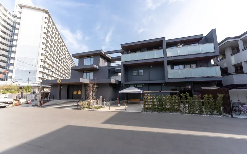 慈光院の建物の外観（右手から）