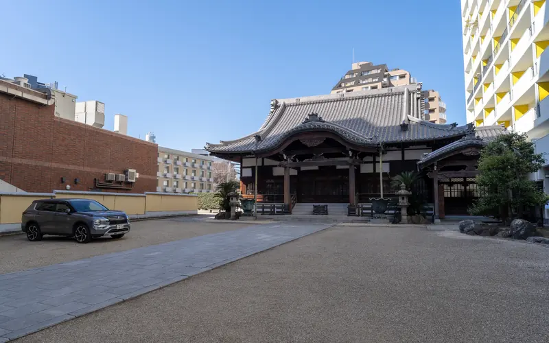 長泉寺の境内の駐車(本堂側)