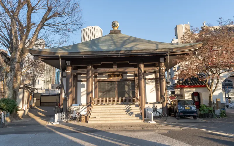 成願寺 長者閣の境内のお堂（正面）