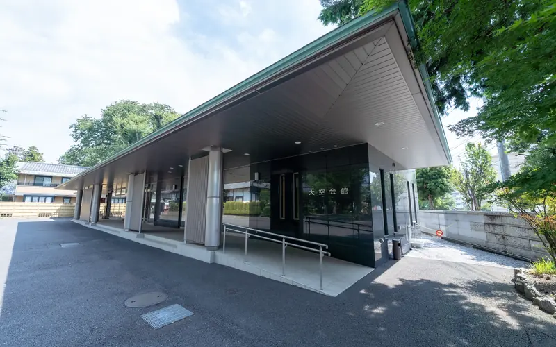 浄牧院 大空会館の建物の外観(入口斜め)