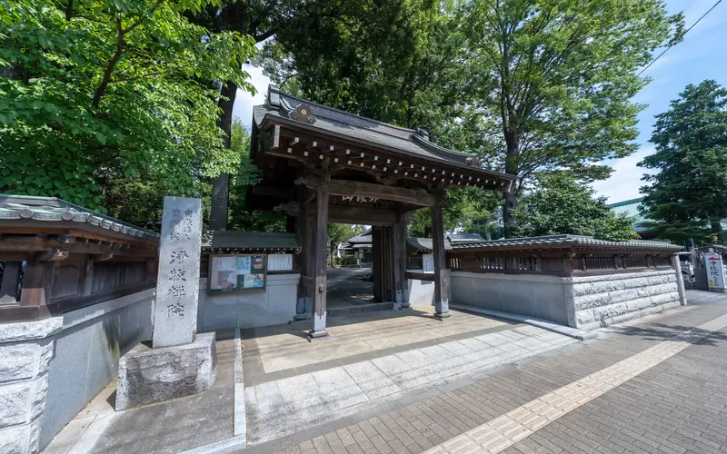 浄牧院 大空会館の山門と寺号標(別カット)