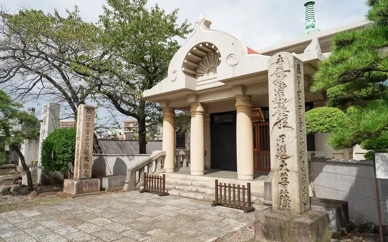 浄心寺の本堂(正面右から)