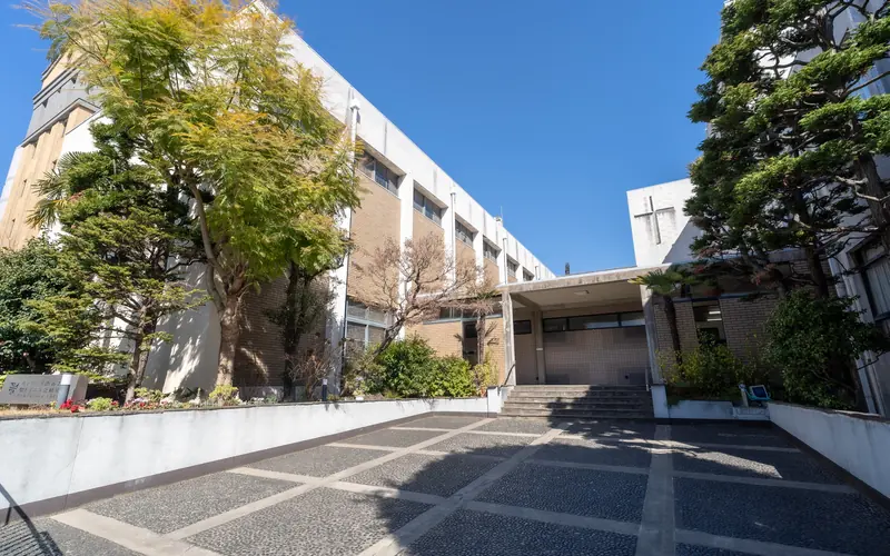 カトリック渋谷教会の建物の外観(左から別カット)