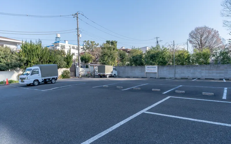 功雲院（鳩寺）の駐車場（別の角度）