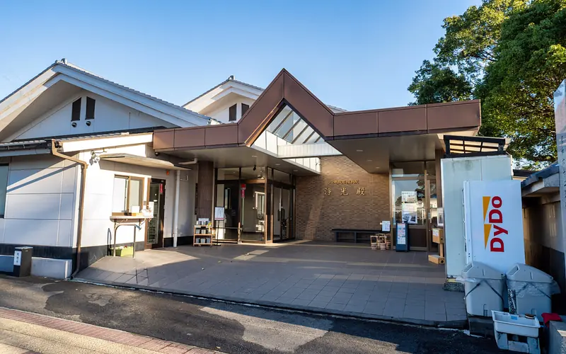 金剛院岩槻別院(浄光殿)の建物の外観(正面やや左)