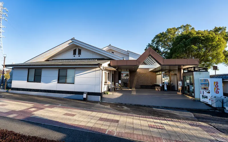 金剛院岩槻別院（浄光殿）の建物の外観（歩道側）