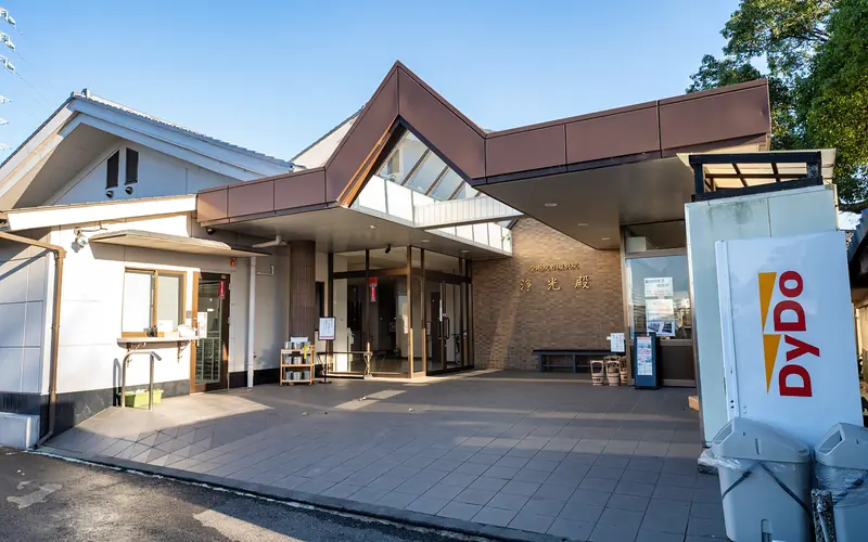 金剛院岩槻別院(浄光殿)の玄関前の自動販売機