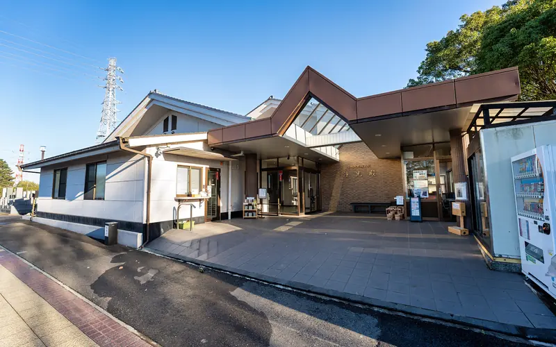 金剛院岩槻別院（浄光殿）の自動販売機（歩道側から）